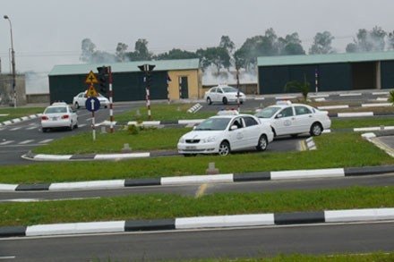 Học Lái Xe Hơi Bao Nhiêu Tiền? Học Lái Xe Hơi Ở Đâu Tốt?